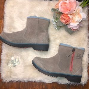 SOREL WOMEN’S MEADOW ZIP-UP BOOTS
